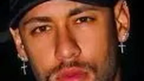 《范戴克揭秘队长真谛：发声减压，队友们背后的坚实后盾》