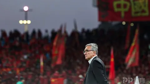 瓜迪奥拉赛后主动与主裁握手言和，慷慨竖拇指赞主裁公正执裁