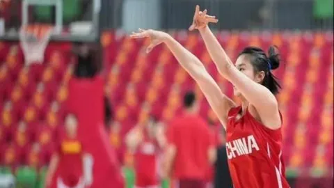 C罗传奇加盟之谜：阿森纳失之交臂背后的故事，揭秘枪手辉煌背后的神秘力量！