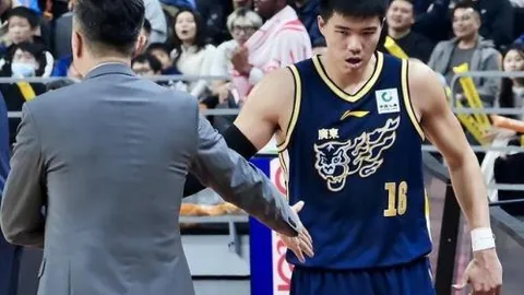 哥伦甲两队交锋：连胜与胜负悬殊对决